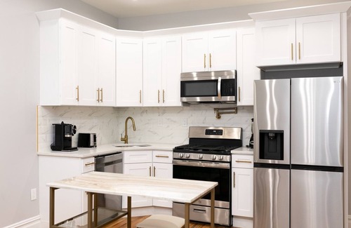 East New York House | A lovely nice building, peaceful, brand new house with furniture, welcoming!n