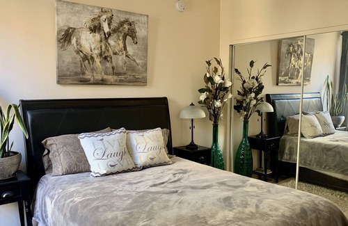La Brea House | A lovely room with a private bathroom by the Grove