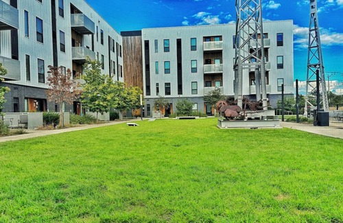 Historic East Village Apartment | A lush, green-themed retreat home in Des Moines’ vibrant East Village.