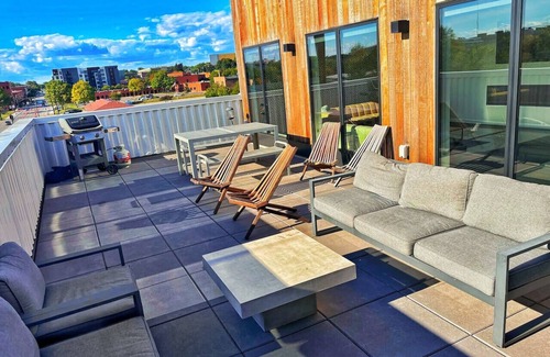 Historic East Village Apartment | A lush, green-themed retreat home in Des Moines’ vibrant East Village.