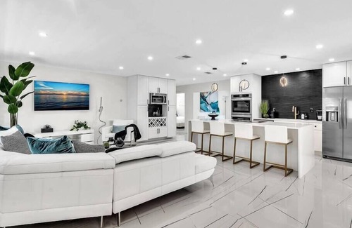 Hollywood Hills House | A Luxe Retreat in Paradise