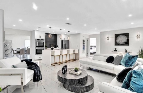 Hollywood Hills House | A Luxe Retreat in Paradise