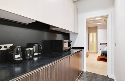 Palais-Royal Apartment | A Luxurious 2-BR/1BA in Louvre