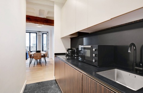 Palais-Royal Apartment | A Luxurious 2-BR/1BA in Louvre