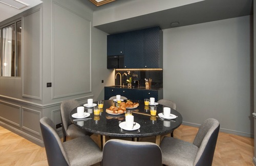 Champs-Elysees Apartment | A Luxurious 3-BR apartment in the Champs Elysées