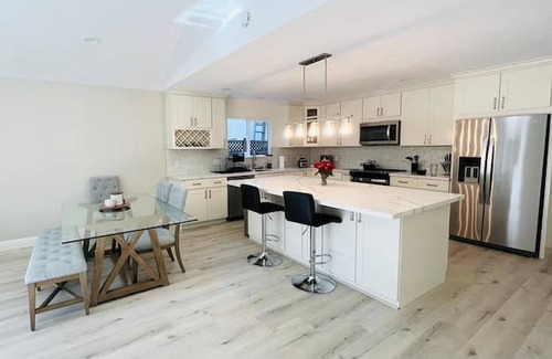 South San Jose House | A Luxurious -3BR/2BA- Urban Gem, Sunlit & Smart!