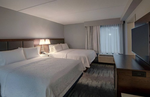 St. Charles House | A Luxurious and Beautiful Queen Room! Free WiFi