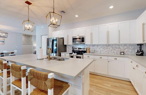 Ludlam House | A luxurious home with private pool and outdoor kitchen