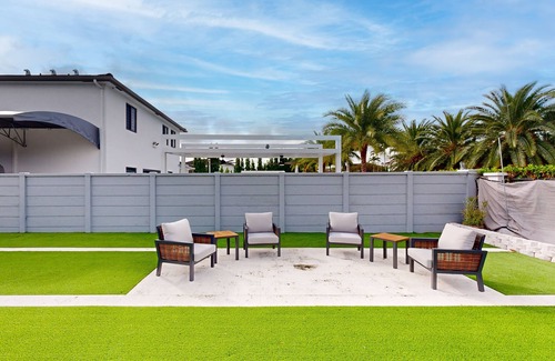 Ludlam House | A luxurious home with private pool and outdoor kitchen