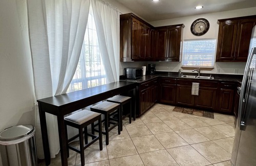 Harlandale House | A luxury, 3-bedroom home mins away from the San Jose Missions