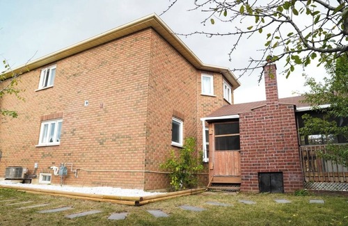 Cambridge House | A luxury 4 bedroom and three bathrooms home with two sitting rooms and backyard
