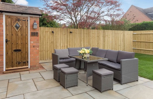 Stratford-upon-Avon Cottage | A luxury cottage, family and pet friendly, close to Stratford Upon Avon centre