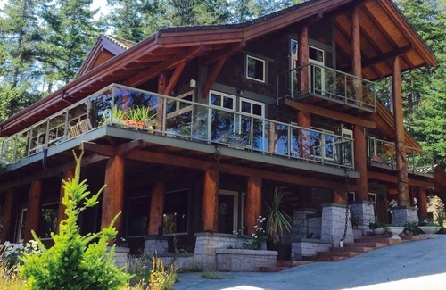 Heriot Bay House | A luxury craftsman haven in the heart of nature