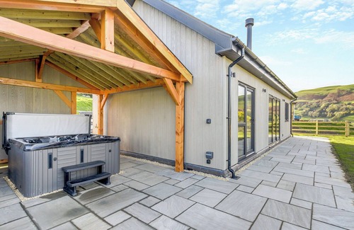 Newtown Cottage | A luxury lodge in the heart of Wales’ countryside, with a private hot tub and fantastic views.