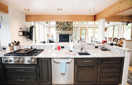 Crested Butte House | A luxury mountain retreat with a hot tub and breathtaking views!