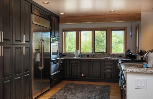 Crested Butte House | A luxury mountain retreat with a hot tub and breathtaking views!