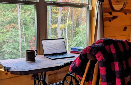 Unaka Cabin | A Majestic Mountain Getaway, Walk to Lake Hiwassee