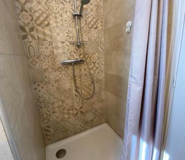 Corte House | A MANDRIA, appartements avec cuisine 30m2, patio, vue Montagnes et citadelle, 5 minutes à pied du centre ville et des rivières