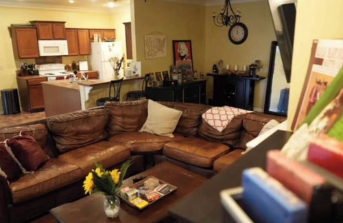 Lafayette House | A Memorable Getaway: Minutes from Downtown