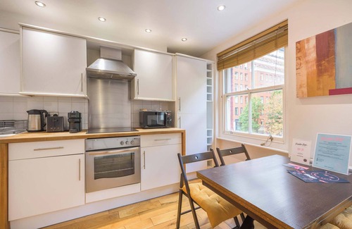 Holborn and Covent Garden Apartment | A Midtown Minute - Holborn - by Frankie Says