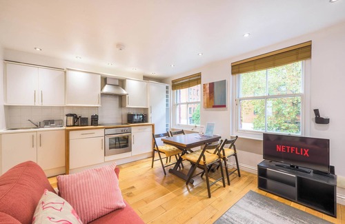 Holborn and Covent Garden Apartment | A Midtown Minute - Holborn - by Frankie Says