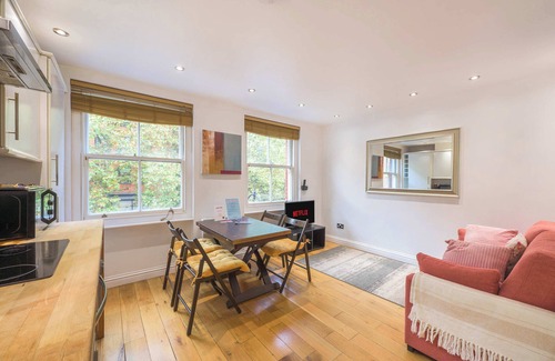 Holborn and Covent Garden Apartment | A Midtown Minute - Holborn - by Frankie Says