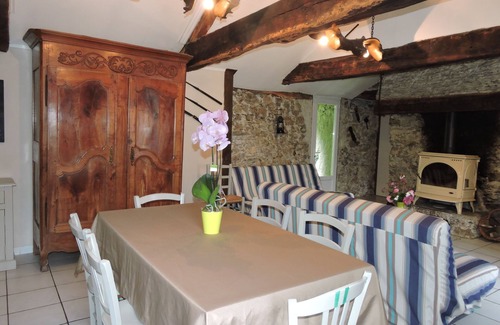 Montredon-Labessonnie Cottage | A miller's house in the quiet countryside for 2 people, pets welcome