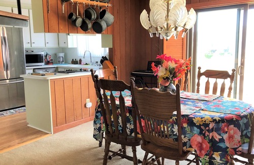 Buckroe Beach House | A MINI PARADISE-"THE FRISKY DOLPHIN"PRIVATE BEACH- 3BED, 2BATH!