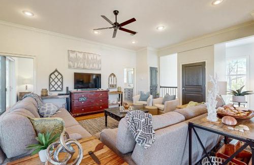 Plantation House | A Minor Distraction