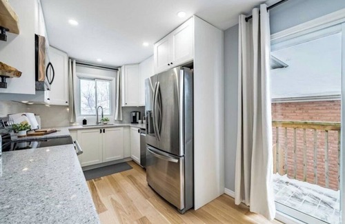 Durham Region House | A minute away from Trent University!