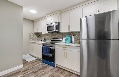 Southwest Calgary House | A modern 2-bedroom suite, with laundry, and wet bar