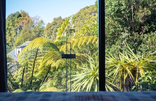 Kaiteriteri Apartment | A modern and convenient apartment close to the beach and with a fenced pool