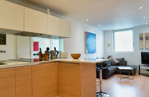 Portsmouth Apartment | A modern apartment, fully equipped with everything needed for a comfortable stay