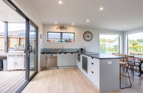 Pohara House | A modern family home just a few steps from the beach
