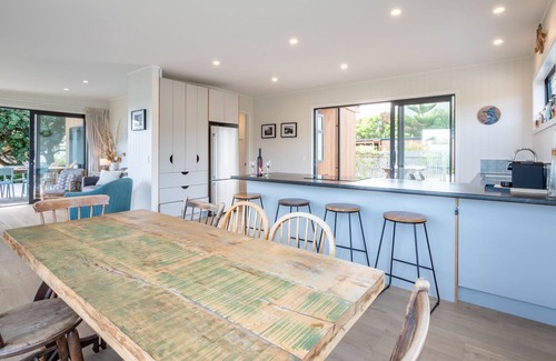 Pohara House | A modern family home just a few steps from the beach