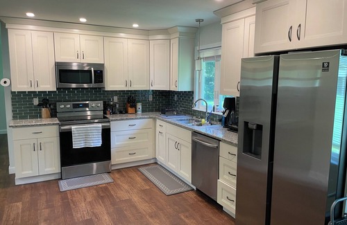 Saratoga Springs House | A Modern Private Ranch Only 2 Miles Away from The Saratoga Racetrack and SPAC