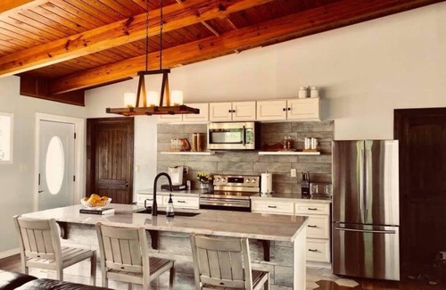 Milledgeville House | A Modern-Rustic Lake Retreat Get-Away!