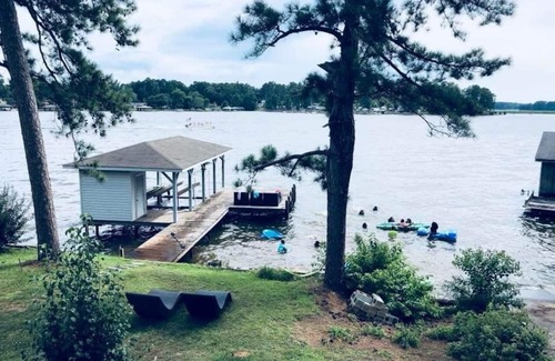 Milledgeville House | A Modern-Rustic Lake Retreat Get-Away!
