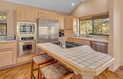 Deer Park House | A modern rustic two story home with ac, private hot tub and near bike trails!