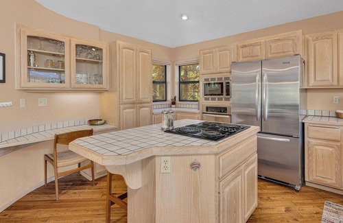 Deer Park House | A modern rustic two story home with ac, private hot tub and near bike trails!
