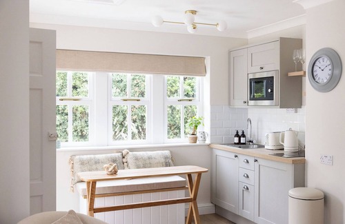 Lyminster Apartment | A modern studio cottage located close to Arundel and Littlehampton