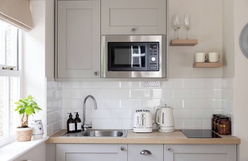 Lyminster Apartment | A modern studio cottage located close to Arundel and Littlehampton