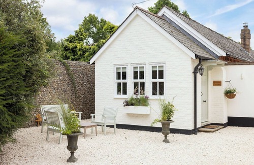 Lyminster Apartment | A modern studio cottage located close to Arundel and Littlehampton
