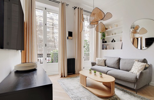 Quartier du Faubourg-Montmartre Apartment | A Modern & Stylish 1-BR Apartment in Opéra