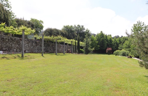 Fafe Cottage | A Modern Twist in the Countryside