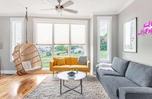 Katie Hill Neighborhood Other | A modern two-bedroom/2.5 Bathroom townhome in East Nashville