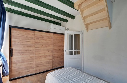 's-Heerenberg Apartment | A monument with the atmosphere of the 1960s, lots of greenery for walking and biking.