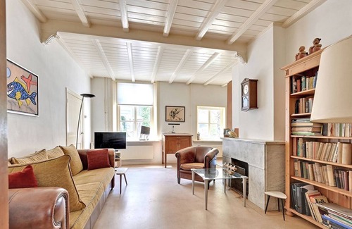 's-Heerenberg Apartment | A monument with the atmosphere of the 1960s, lots of greenery for walking and biking.