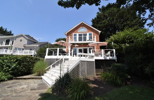 Annapolis House | A most envious location! Home includes a beautiful gourmet kitchen with a dining area and a Guest House with Bedroom and Full Bath!