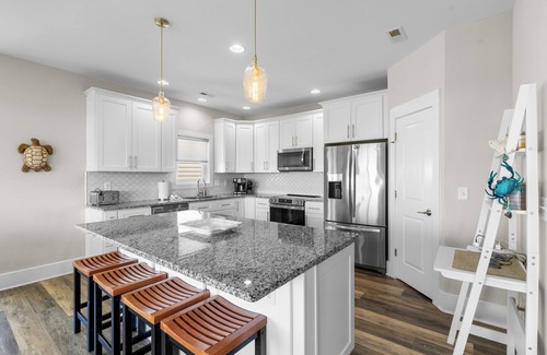 Surf City House | A Nauti Sunset 4 BD 3.5 BA Amazing Intracoastal Waterway Views & Elevator